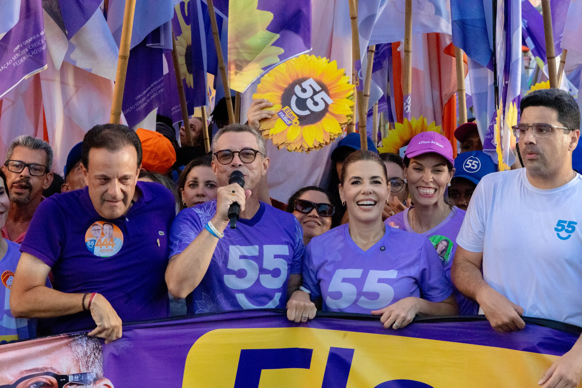 Momento de fala no palco do Elas com Fábio com o público ao fundo